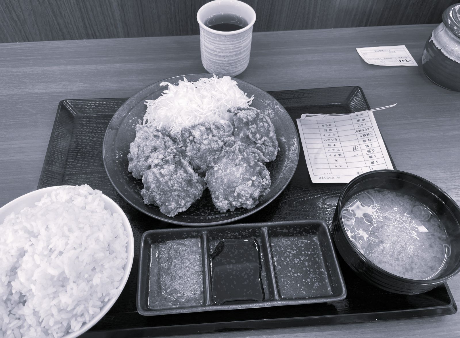 高層ビル群下の「からやま」武蔵小杉店、揚げたて唐揚げ定食を堪能！