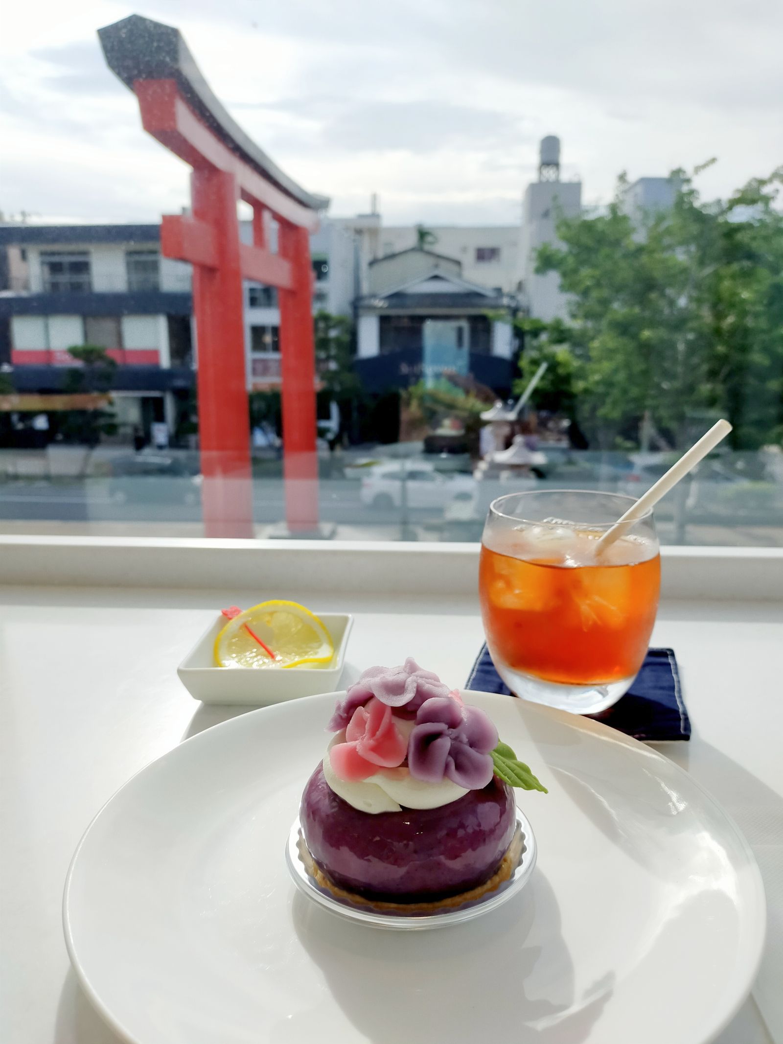 【鎌倉カフェ】鶴岡八幡宮の鳥居と豊島屋の紫陽花ケーキ