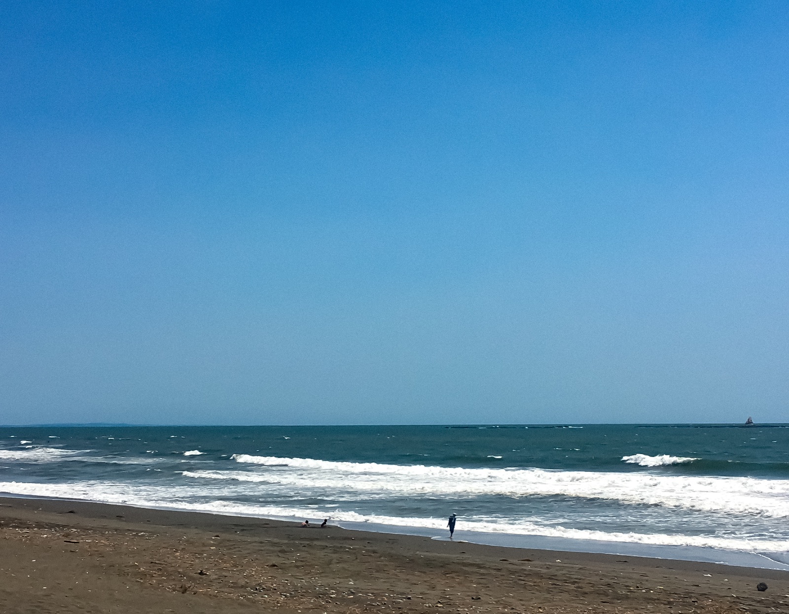 湘南の風を受けながら「茅ヶ崎海岸」